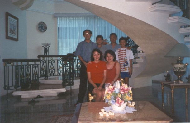 Sie Oen Hok berkunjung di Sie Tiong Gwan, di rumah Semarang dulu : Saturday : 01. June 2002